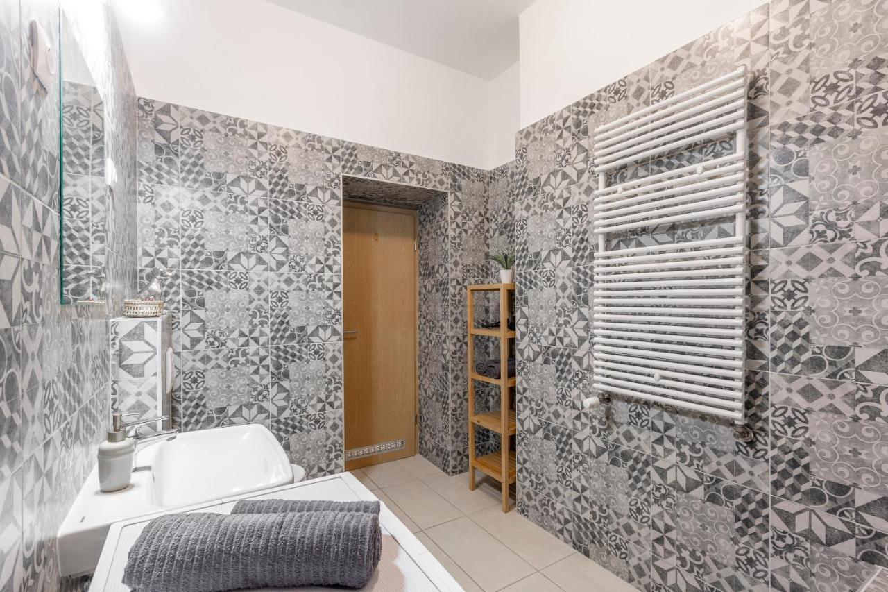 Cozy Home By Bella In The Heart Of Budapest Exterior photo