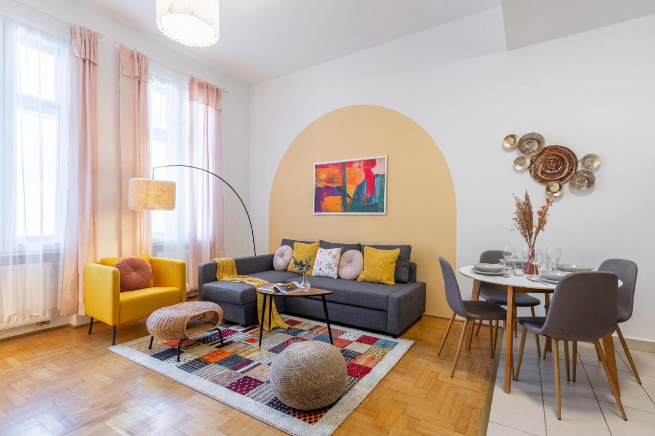 Cozy Home By Bella In The Heart Of Budapest Exterior photo