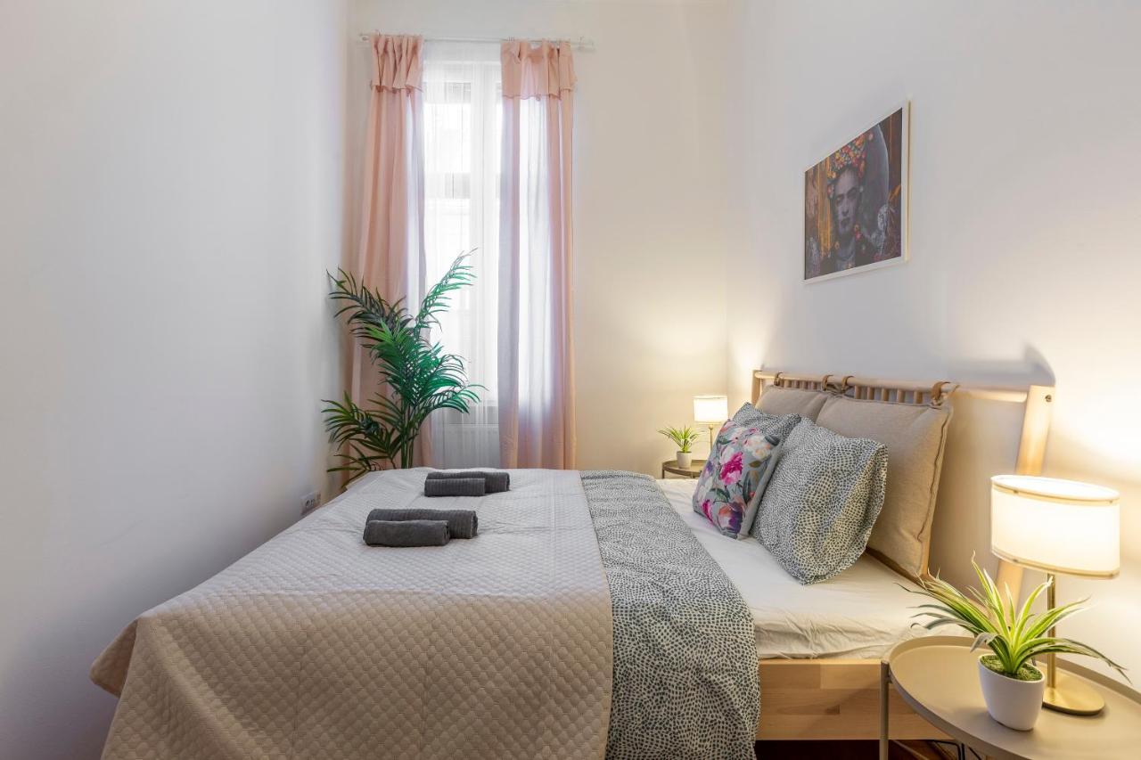 Cozy Home By Bella In The Heart Of Budapest Exterior photo